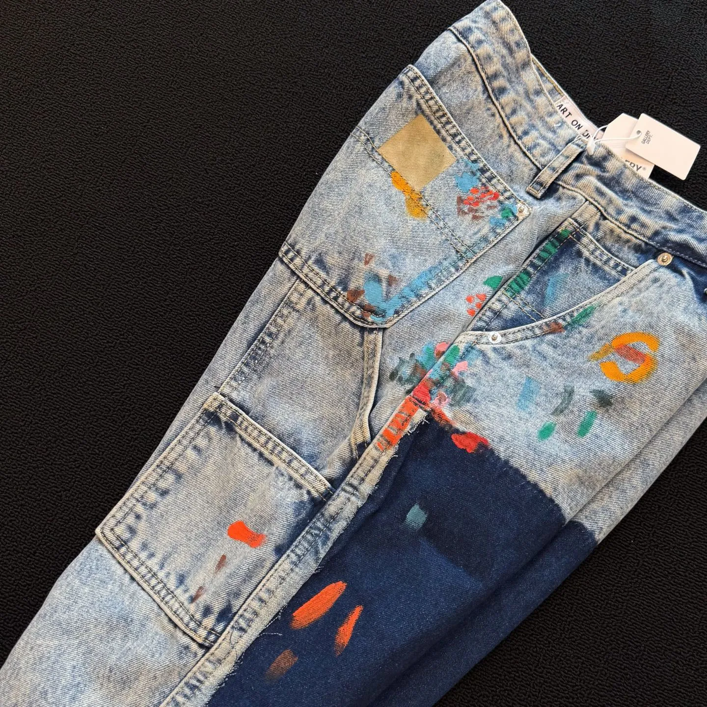 P230 model number: D401 GALLERY DEPT micro-flared distressed distressed jeans, three-dimensional version, loose and comfortable, not picky about body shape, factory precision, original factory quality control, same style for men and women, can be matched with couples, versatile recommendation, must-have denim for all seasons, made of heavy-duty washed pure cotton denim fabric. After washing, it is soft and thick, very stylish when worn. Size: 28, 30, 32, 34, 36 (S-XXL) Color: Splicing Size reference # 28 pants length 100 waist 72 30 pants length 102 waist 76 32 pants length 104 waist 80 34 pants length 106 waist 84 36 pants length 108 waist 88